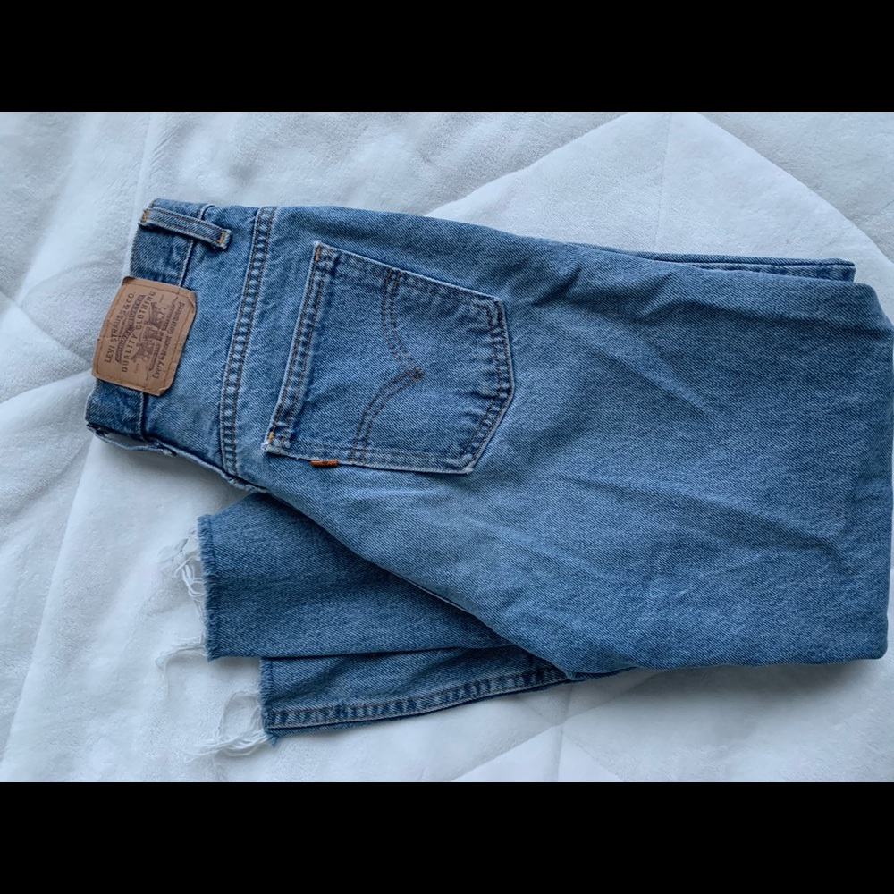 VINTAGE LEVI MOM JEANS